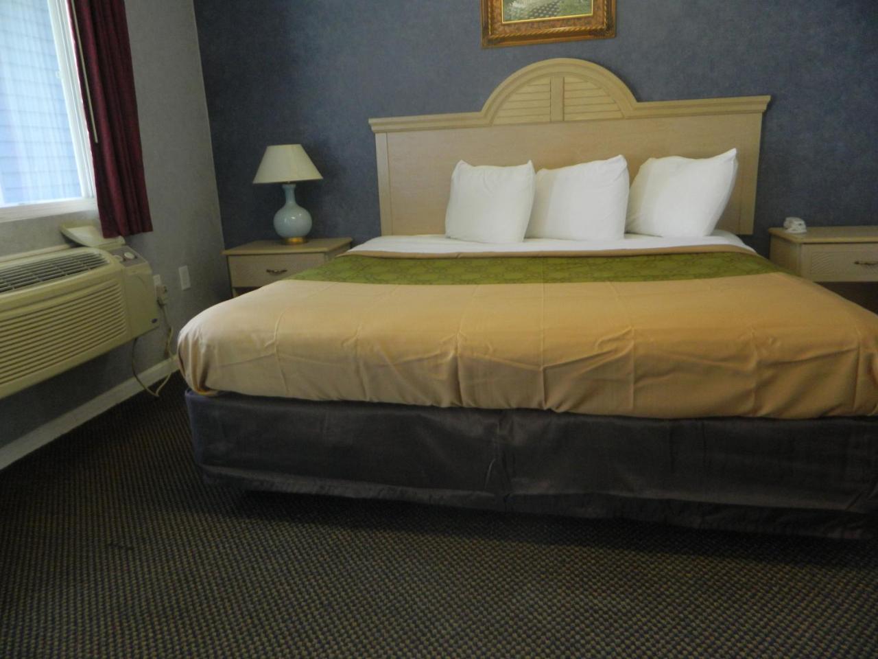 Village & - 2* Smithville